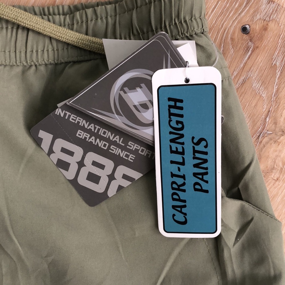 Capri Pants - Picture 3 of 5